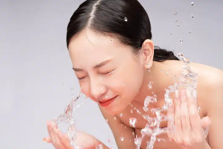 使用面膜後要洗臉嗎?正確護膚步驟大解析 封面